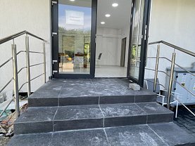 Vânzare spaţiu comercial