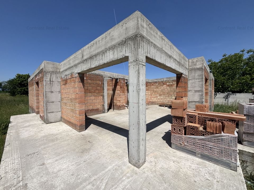 Casă parţial construită - Strada Aerodromului
