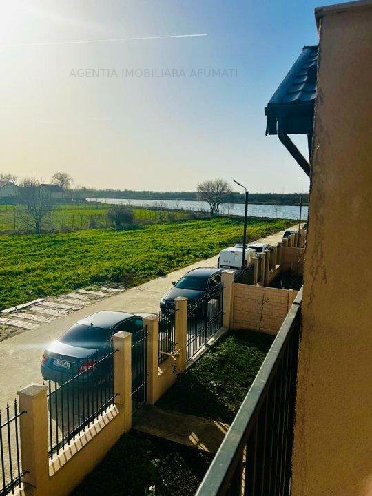 Casă cu Etaj, Vedere la Lac și Finisaje Moderne – Afumați