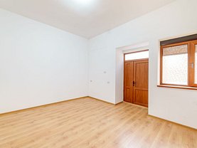 Apartament de vânzare 4 camere, în Arad, zona Boul Roşu