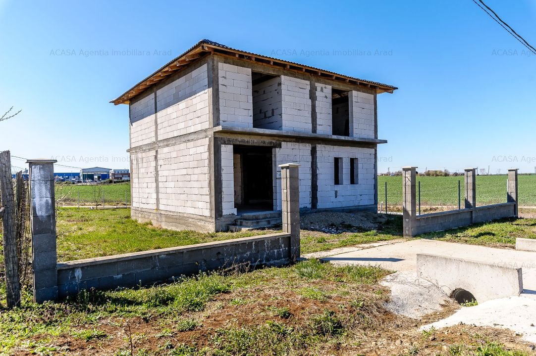 Casa Ta  - Intr-un Cartier Nou, Langa Natura in Frumuseni, Arad