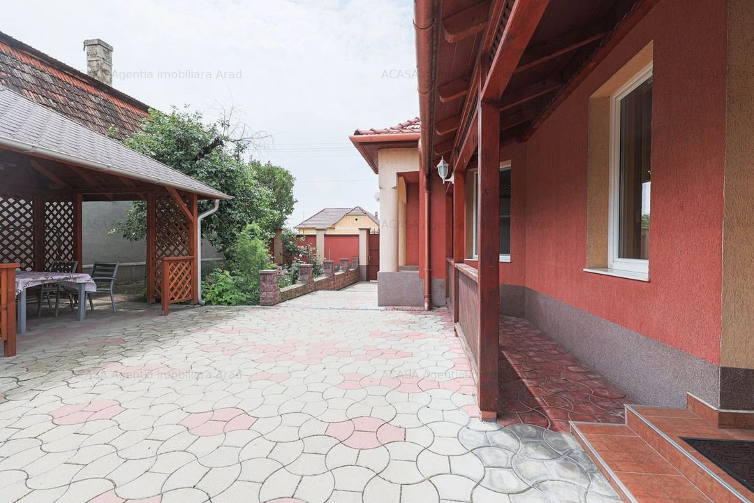 Casă spaţioasă cu 4 dormitoare &icirc;n Nădlac - gata de mutare!