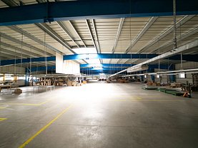 Vânzare spaţiu industrial