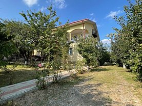 Casa 10 camere în Curtesti