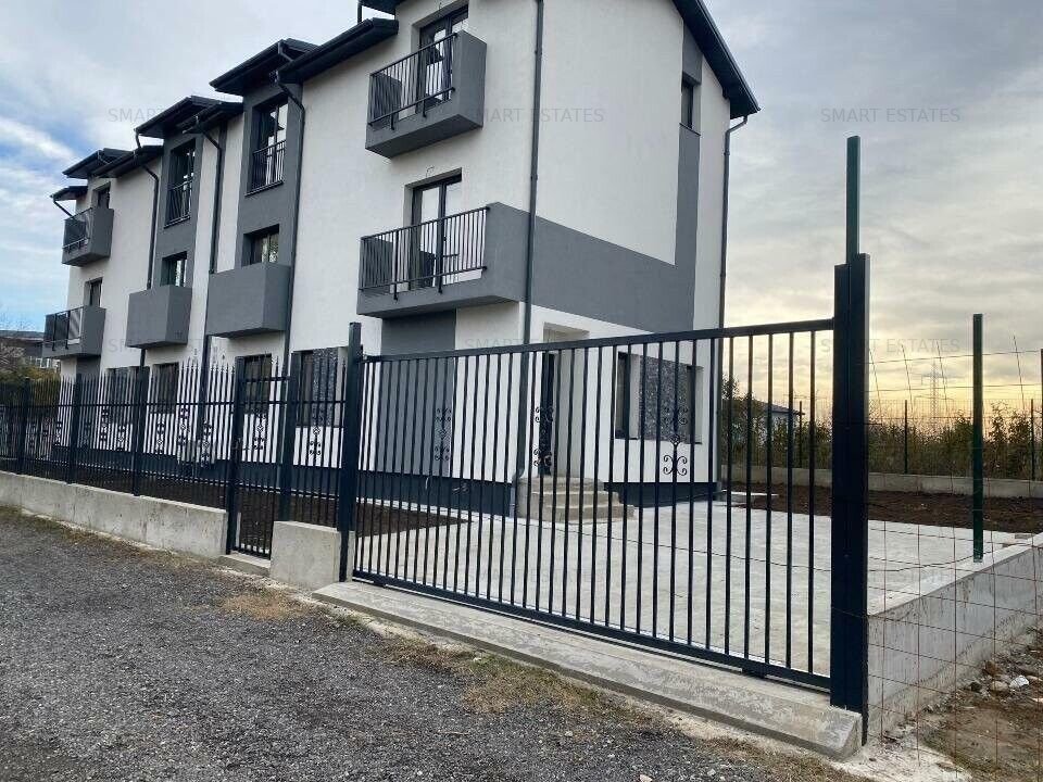 Vila individuala tip duplex P+1E+M de vanzare, Trapezului - Salajan