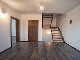 Casa de vânzare 7 camere, în Cristian