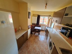 Apartament de închiriat 4 camere, în Braşov, zona Răcădău