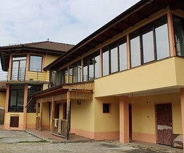 Casa de vânzare 5 camere, în Braşov, zona Vest