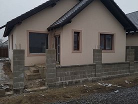 Casa de vânzare 3 camere, în Utvin