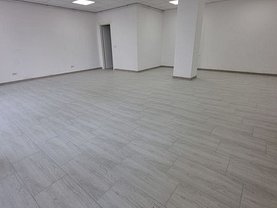 Închiriere spaţiu comercial