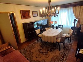 Apartament de vânzare 3 camere, în Arad, zona Boul Roşu