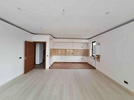 Apartament de vânzare 4 camere, în Braşov, zona Tractorul