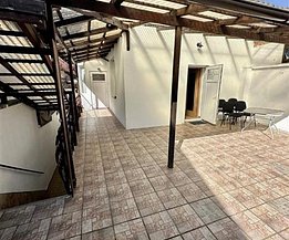 Casa de închiriat 4 camere, în Braşov, zona Schei