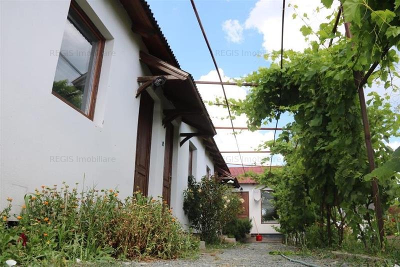 Casa rezidentiala sau de vacanta/ pensiune la Corbu