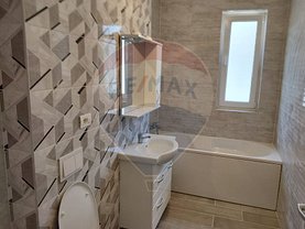 Apartament de vânzare 3 camere, în Dumbrăviţa, zona Nord