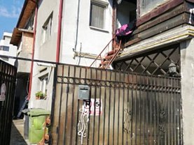 Casa de vânzare 9 camere, în Bucureşti, zona Vitan