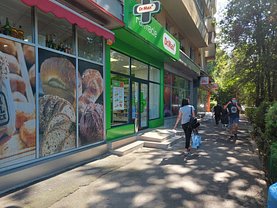 Vânzare spaţiu comercial