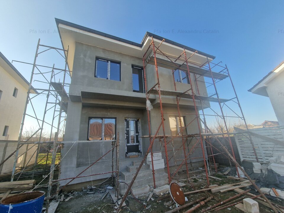 Vila P+1 în zona Sud, 4 camere, 2 grupuri sanitare se vinde la cheie .