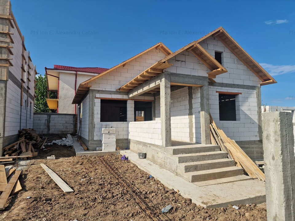 Navodari - Casa 4 camere individuala la cheie -110.000euro