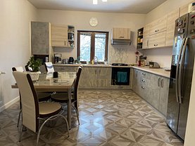 Casa de vânzare 6 camere, în Dumbrăviţa, zona Est