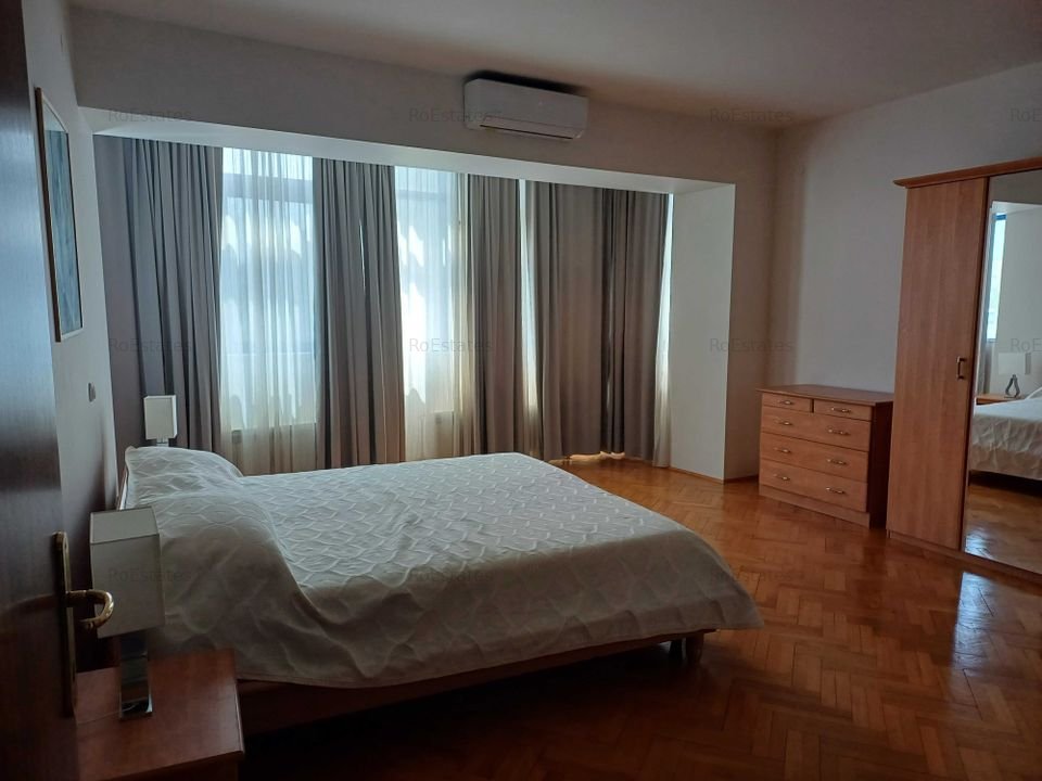 Apartament 4 camere inchiriere Batistei Apartaments