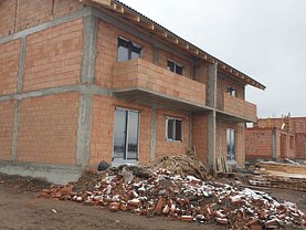 Casa de vânzare 4 camere, în Sibiu, zona Periferie