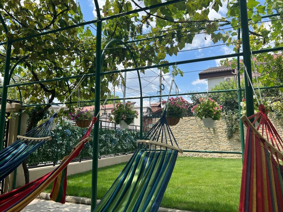 Casa individuala pretabila activitate comerciala/locuit,  adiacent Mihai Bravu