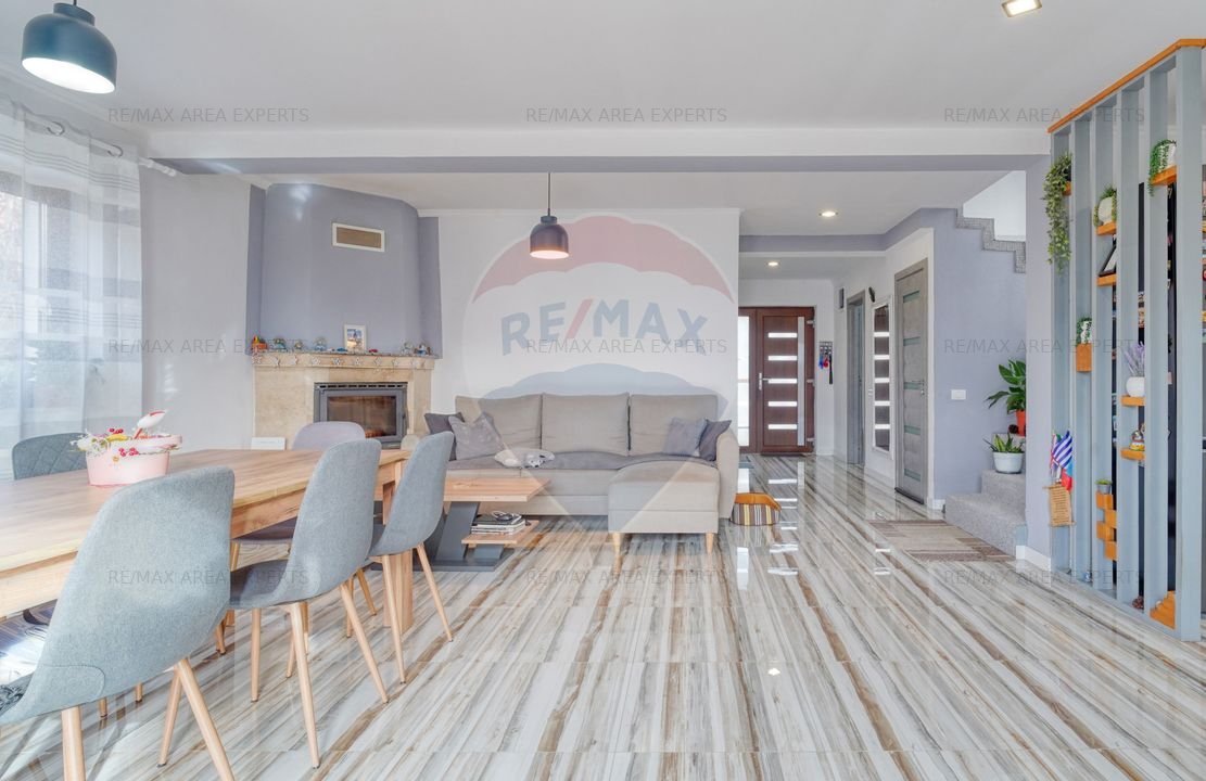 Casa / Vila de vanzare cu 5 camere in Zarnesti