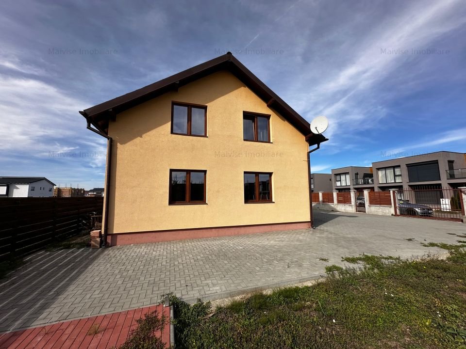 Casa cu 5 camere si curte de vanzare, Sanpetru-Brasov