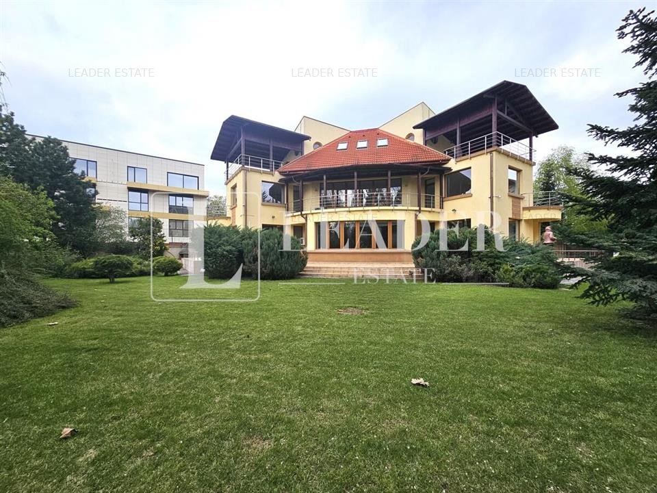 Modern Efficiency Meets Classic Comfort | Green Energy Family Home