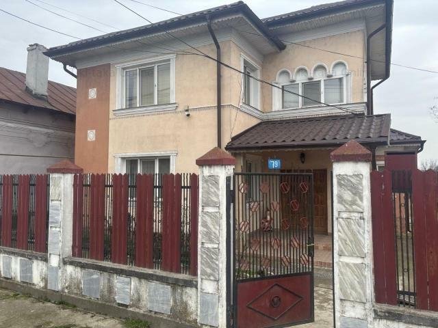 Casa cu livada si anexe,P+1, constructie 2002,teren 3986mp,zona Dolj,210.000euro