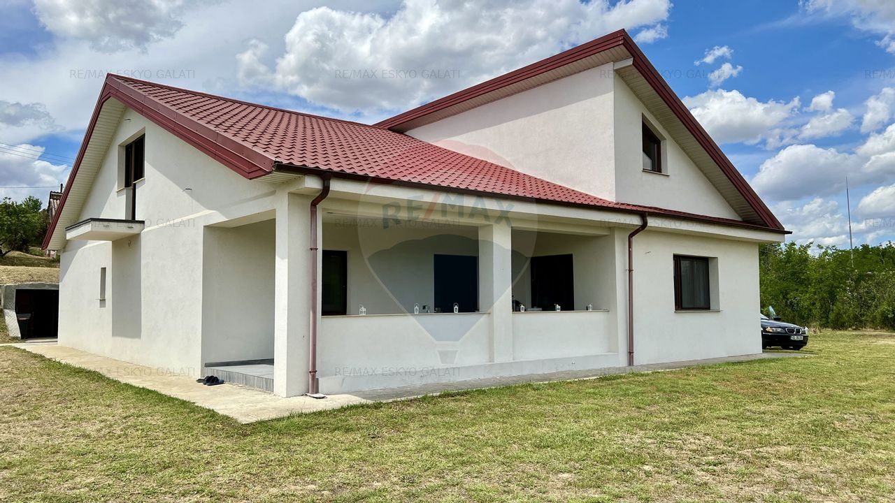 Casa / Vila P+M de vanzare cu 4151 mp teren in Tg Bujor Galati