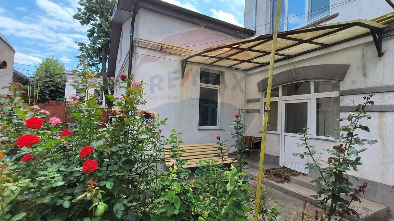 Casa / Vila cu 3 camere de vanzare in zona Centrala