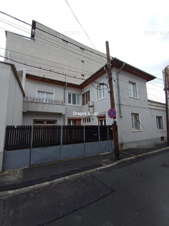 Marriott, casa P 1, 5 camere, 3 bai, 210mp, teren 192mp, curte proprie