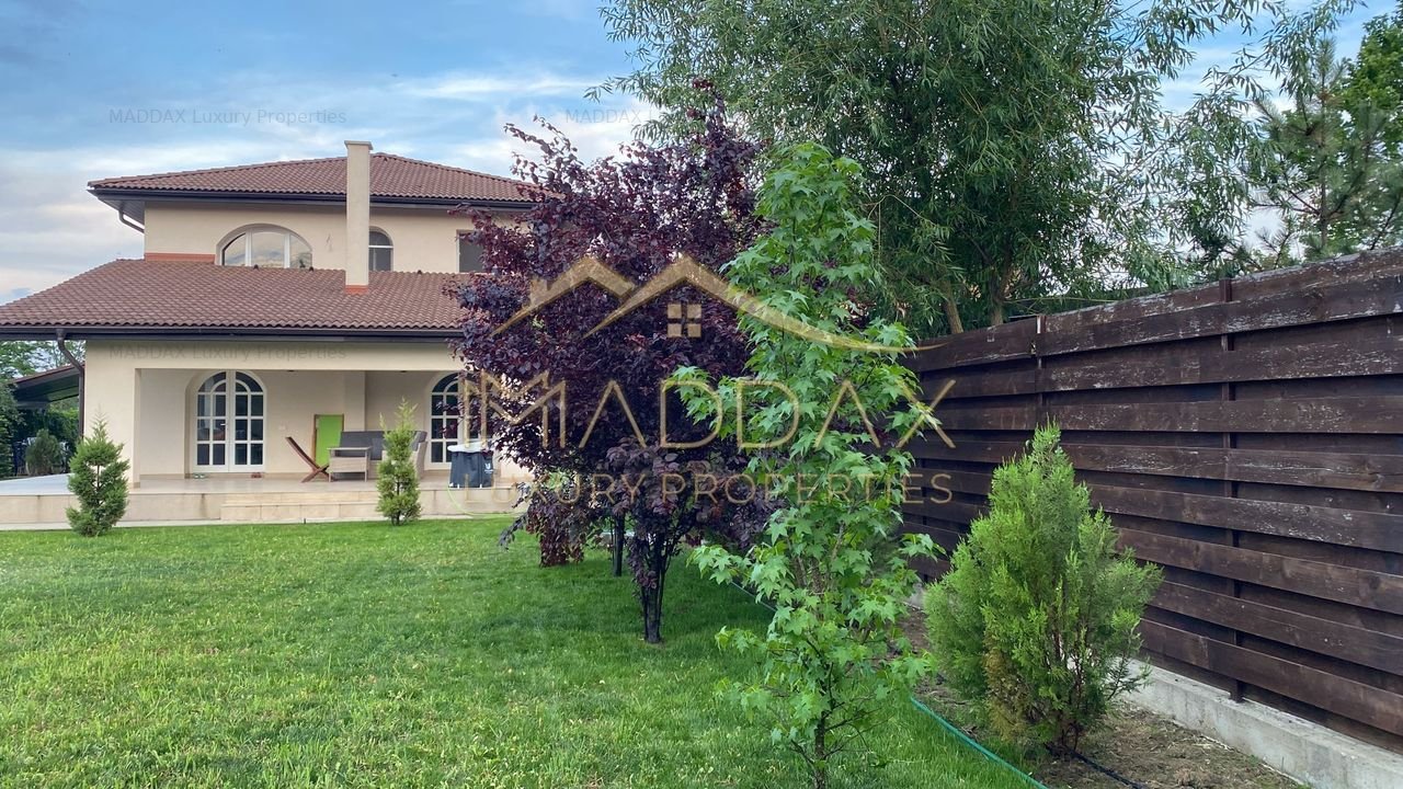 Vila Paradisul Verde ,  vedere  spre lac  **** curte 700 mp