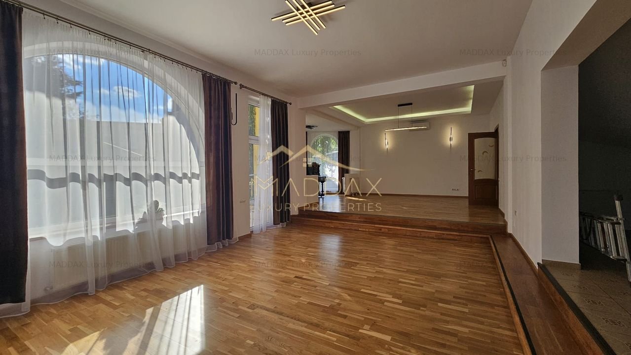 Vila Individuala _7 camere***Piscina***Teren 1000 mp//Erou Iancu Nicolae