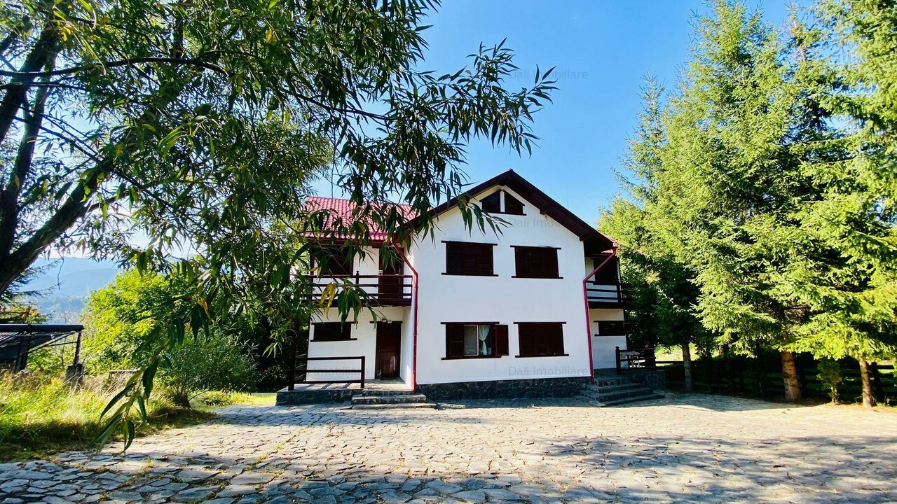 Pensiune /Cabana de vanzare in Magura