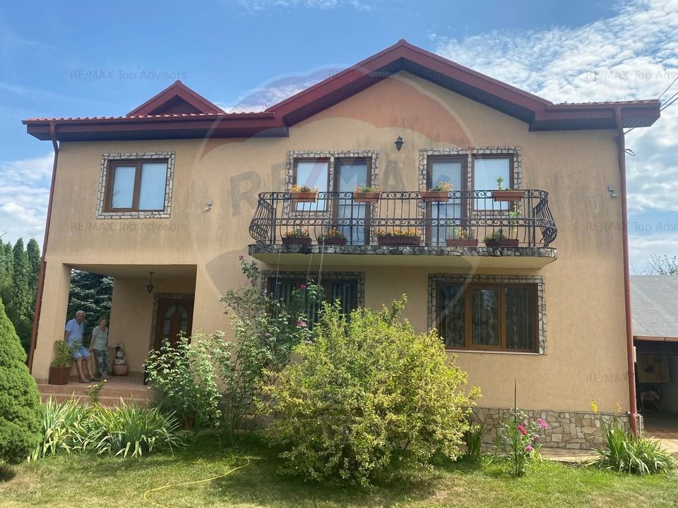 DE VANZARE Vila de vacanta in orasul Pucioasa , Comision 0% !!!