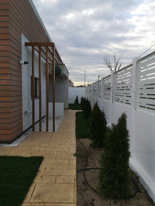 Casa la Cheie + Curte Cernica