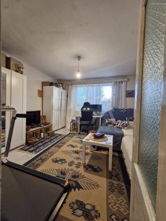Casa batraneasca 3 camere -in spatele stadionului Olimpia din Vitan
