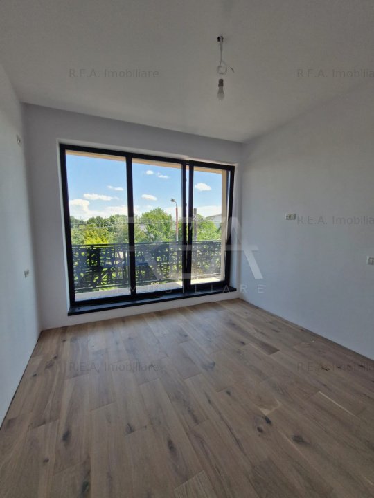 DUPLEX VIS-A-VIS DE STAŢIA DE METROU MIHAI BRAVU