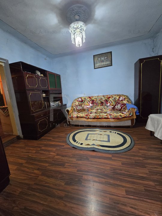 Casa batraneasca in zona Republica