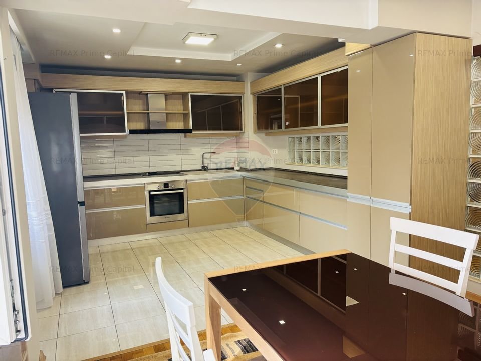 Apartament de inchiriat cu 4 camere, 2 bai, str. Gh. Costaforu, Oradea