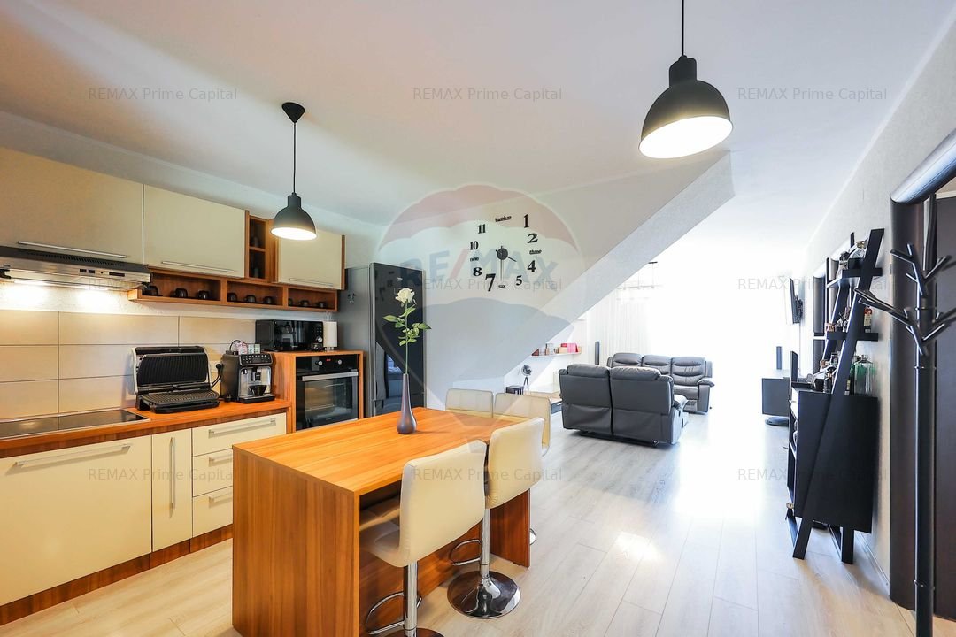 Casa Moderna cu 5 Camere si Design Elegant in Nojorid, Langa Oradea