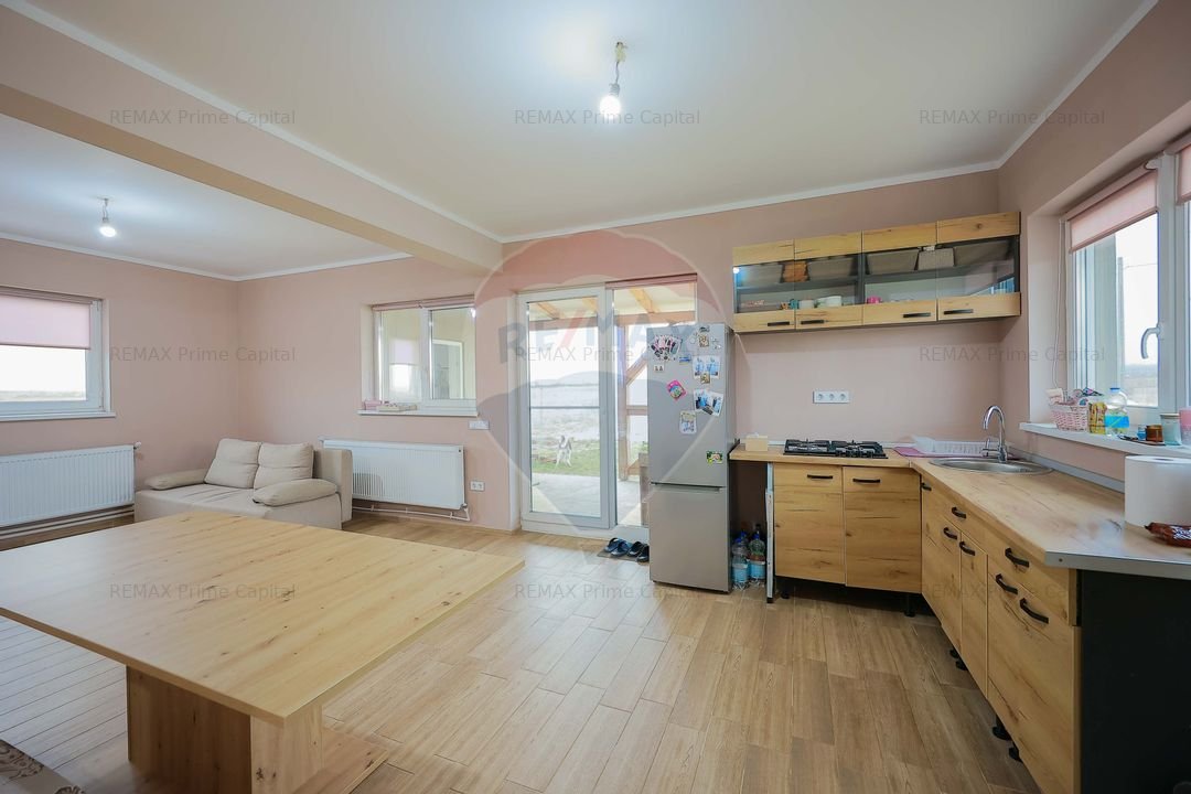 Casa cu 2 dormitoare, teren 500 mp de vanzare in Cihei, Bihor