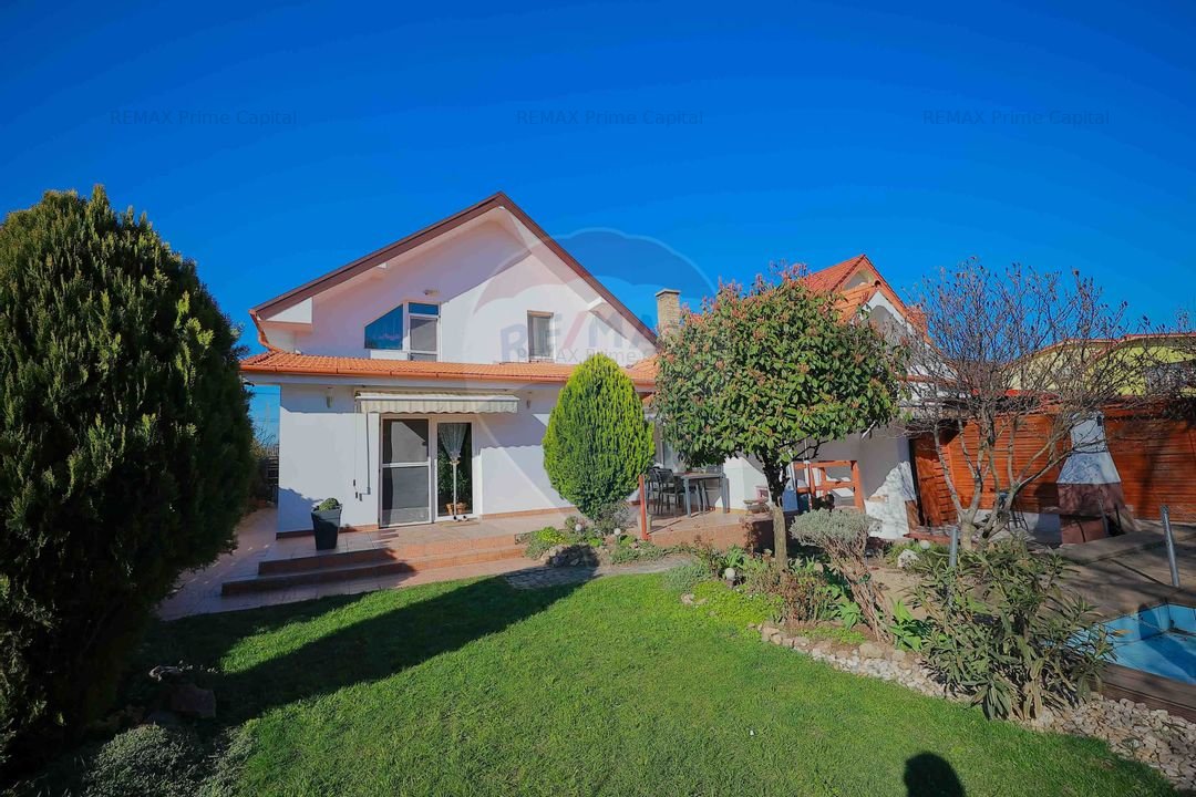Casa cu 5 camere de vanzare in zona Episcopia Bihorului