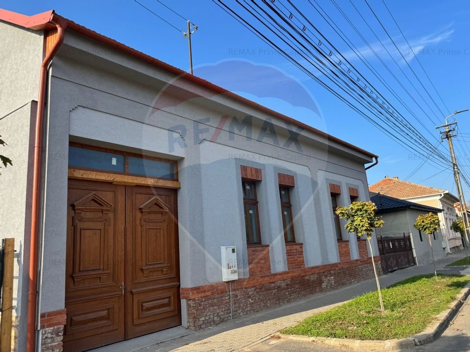 Spatiu Comercial de 180mp, de Vanzare in zona Central, Carei