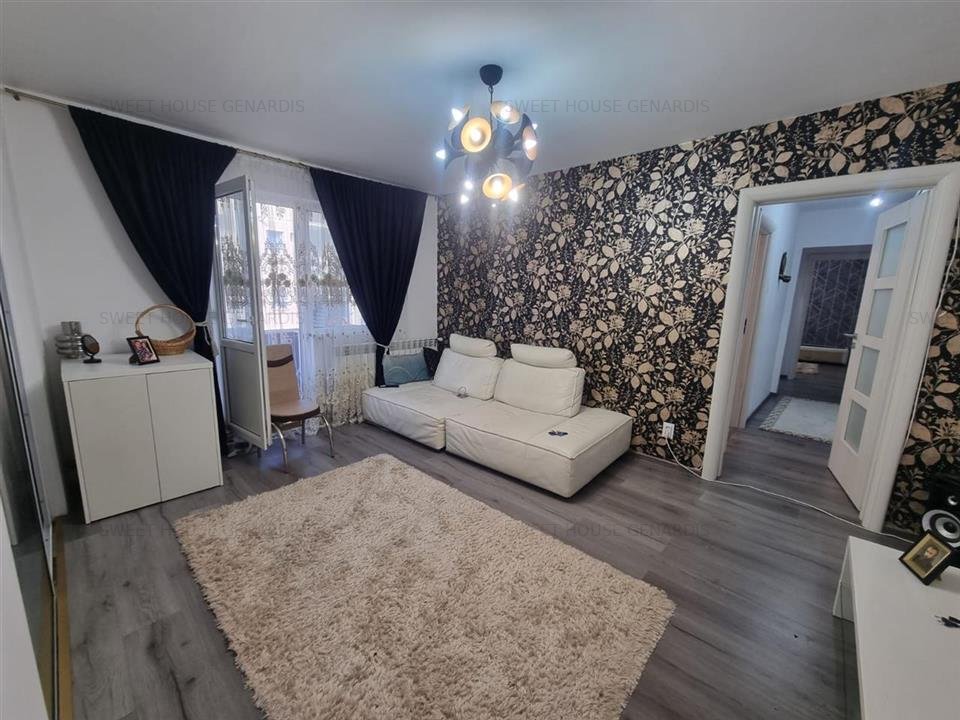 Apartament cu Trei Camere LUX