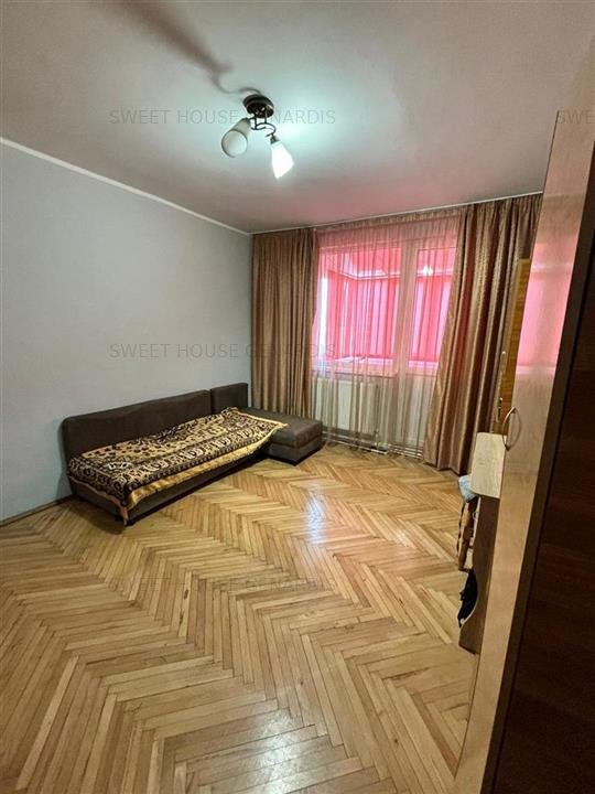 Apartament cu trei camere