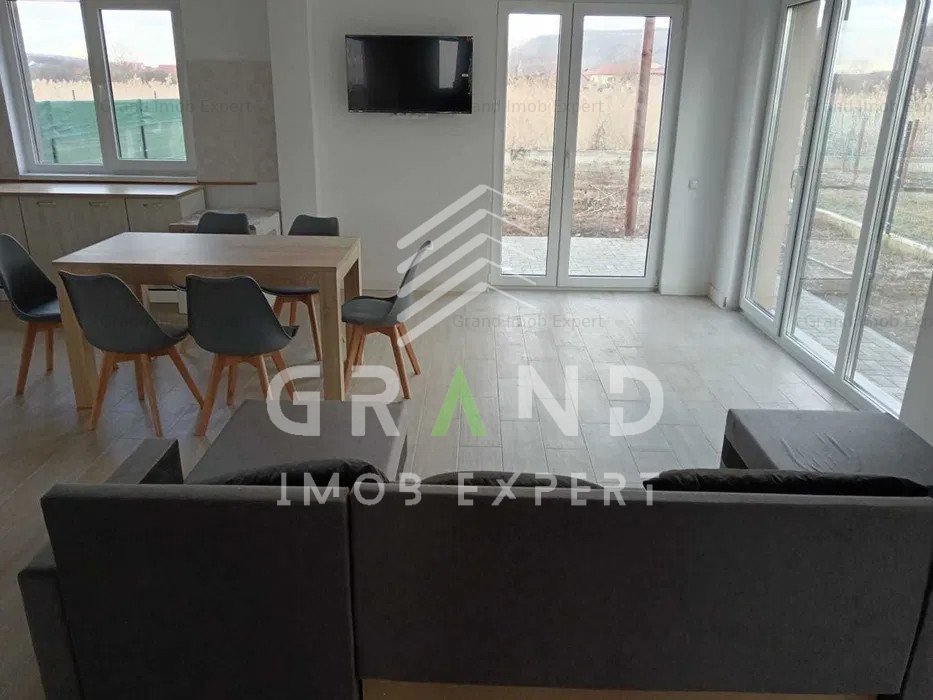 PRIMA INCHIRIERE!CASA/DUPLEX 5 camere,3 bai,3 locuri de parcare,Zona Chinteni/CJ